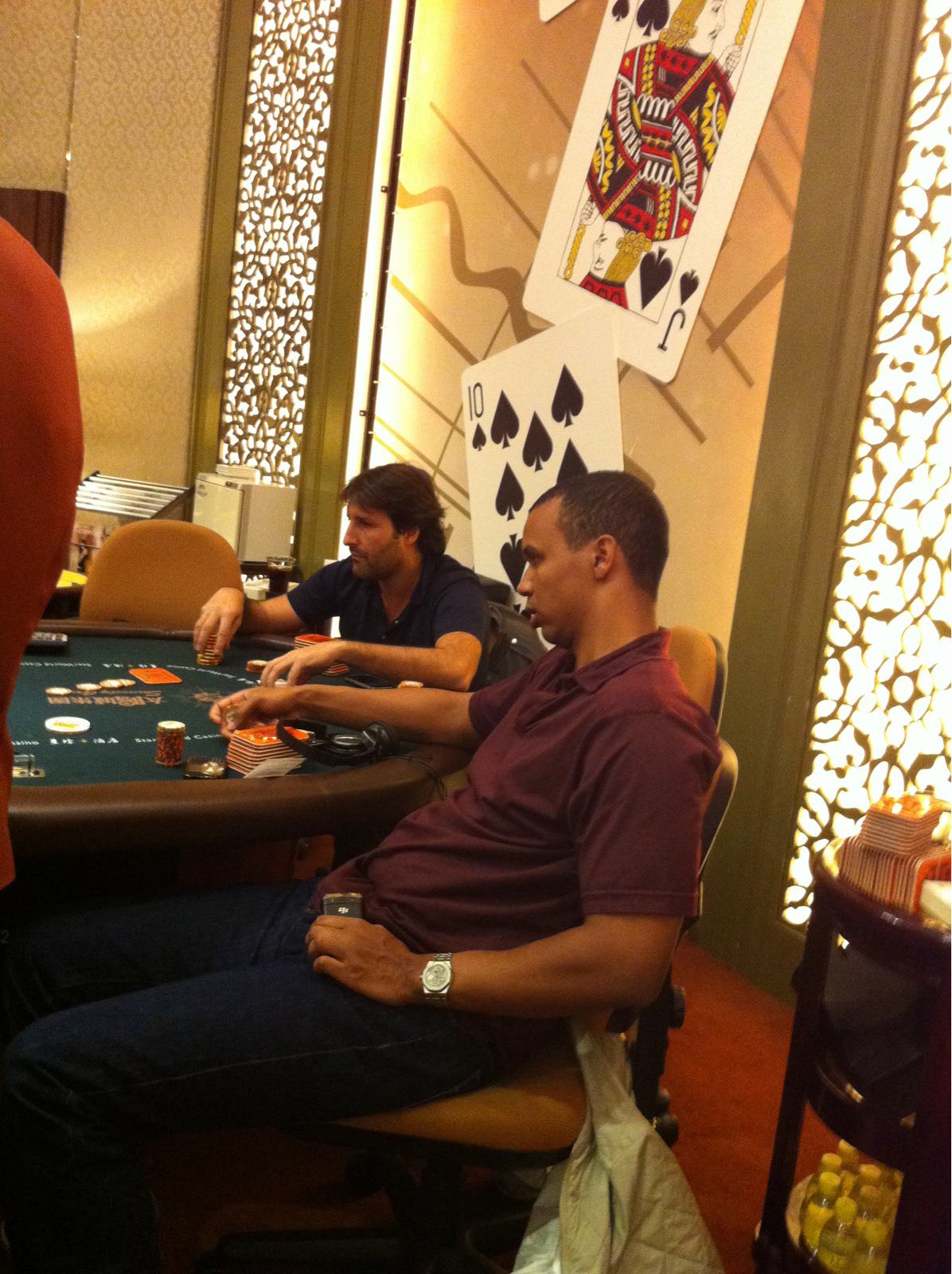 Phil Ivey spielt mit und Partrick darf auch